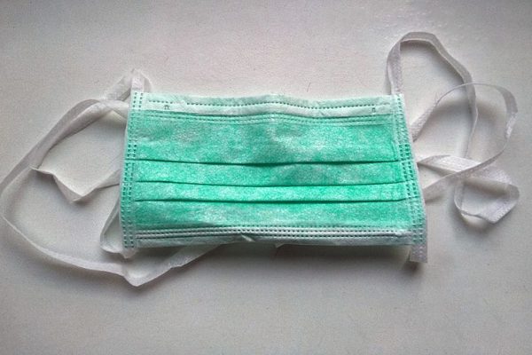 800px-Surgical_face_mask